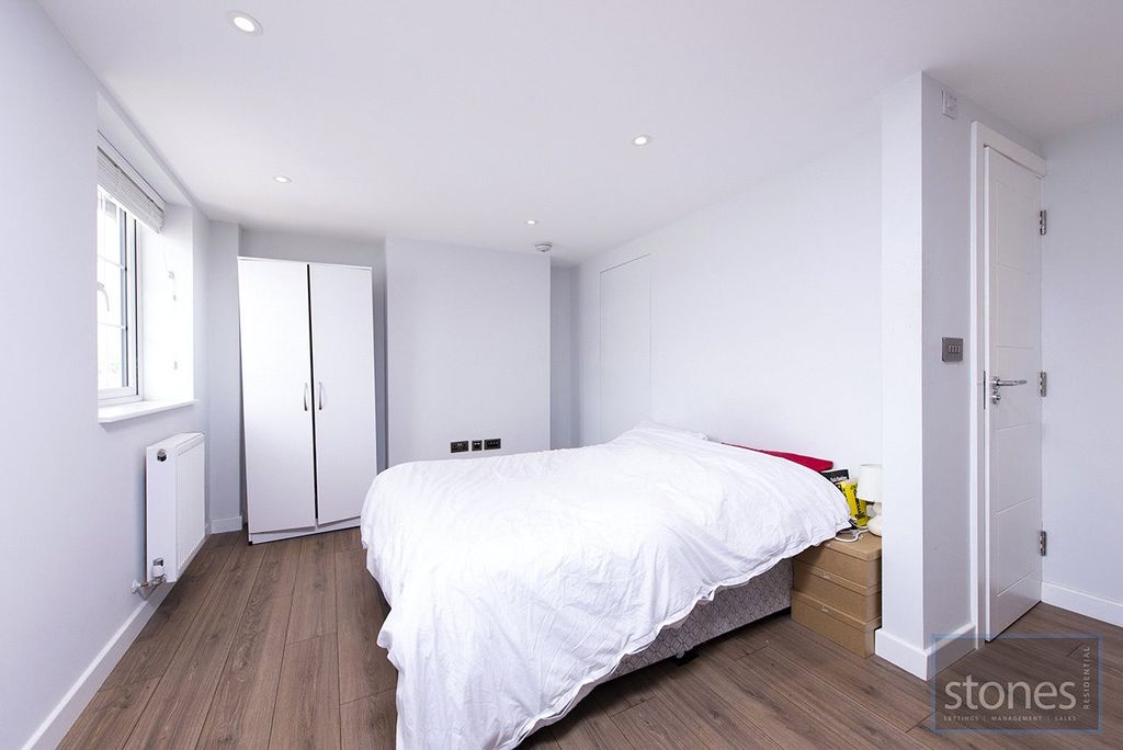 Property photo 1 of 9 Reception/Bedroom