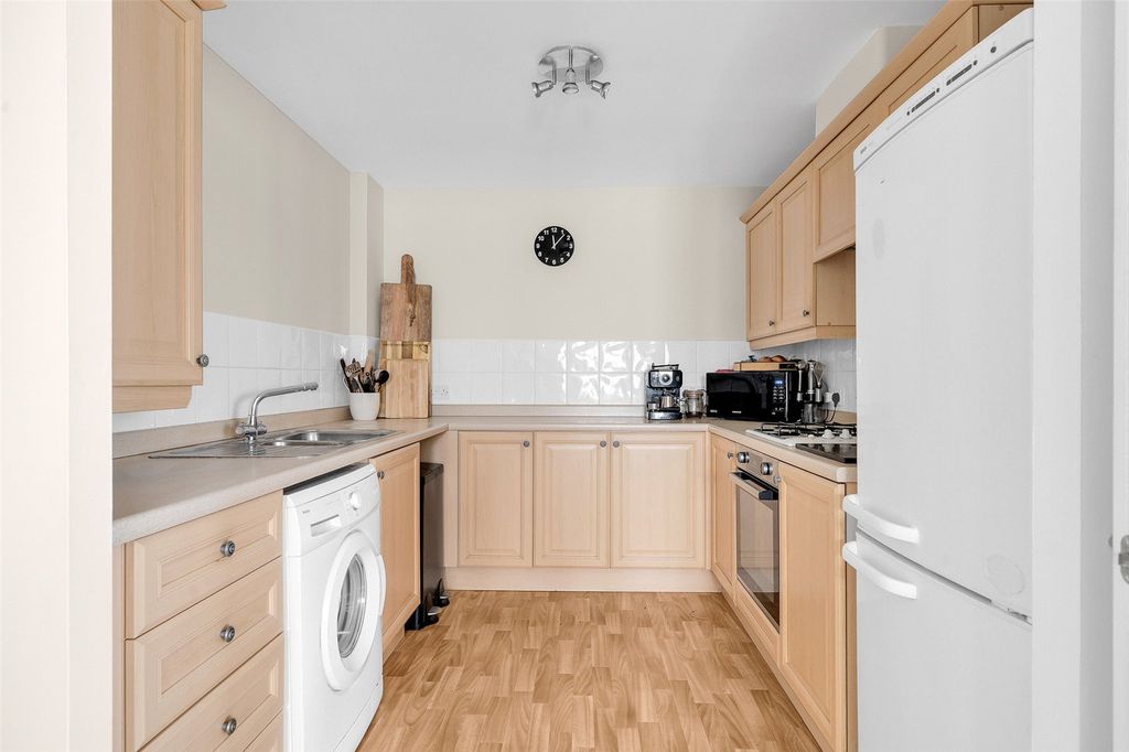 Property photo 3 of 17 Kitchen