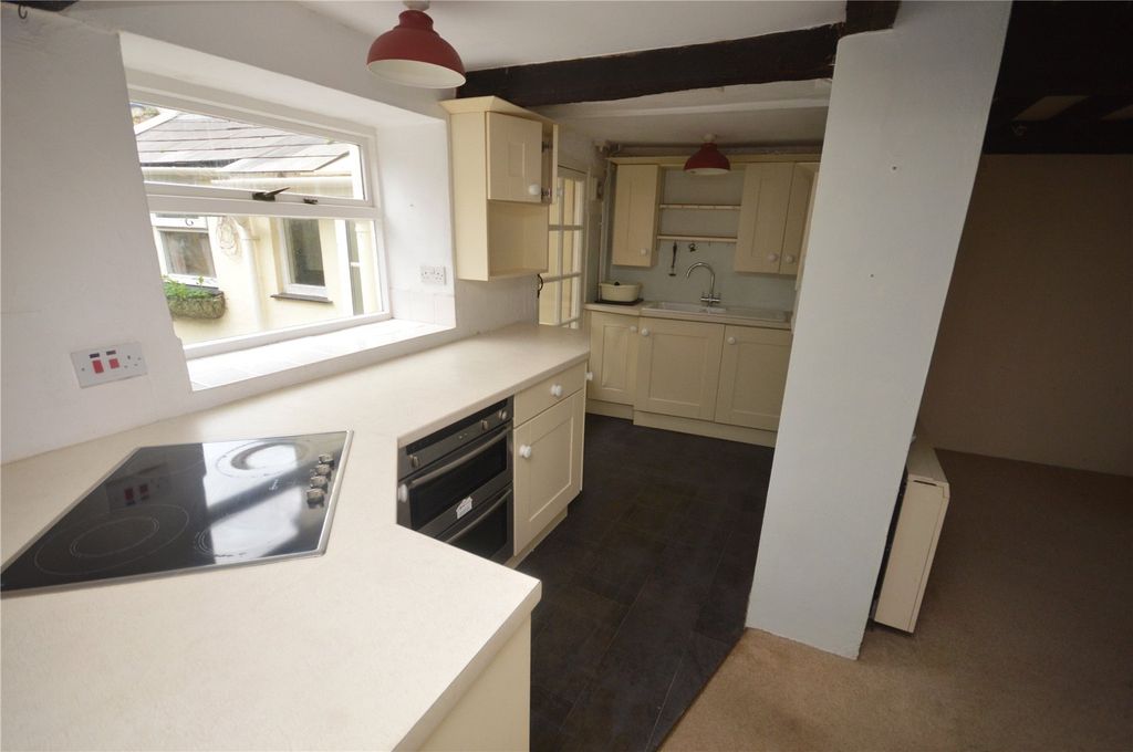 Property photo 3 of 16 Kitchen
