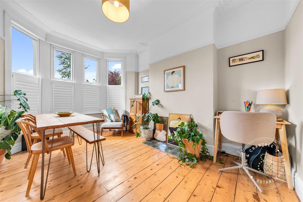 Property photo 3 of 33 Clodien-Avenue-21.Jpg