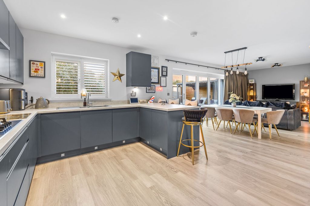 Property photo 3 of 37