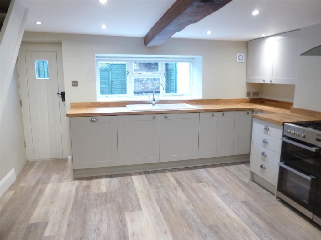 Property photo 2 of 9 Kitchen