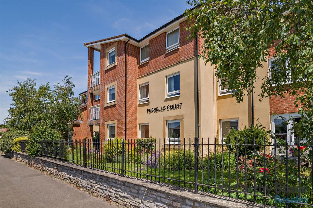 Property photo 1 of 15 Fussells Court
