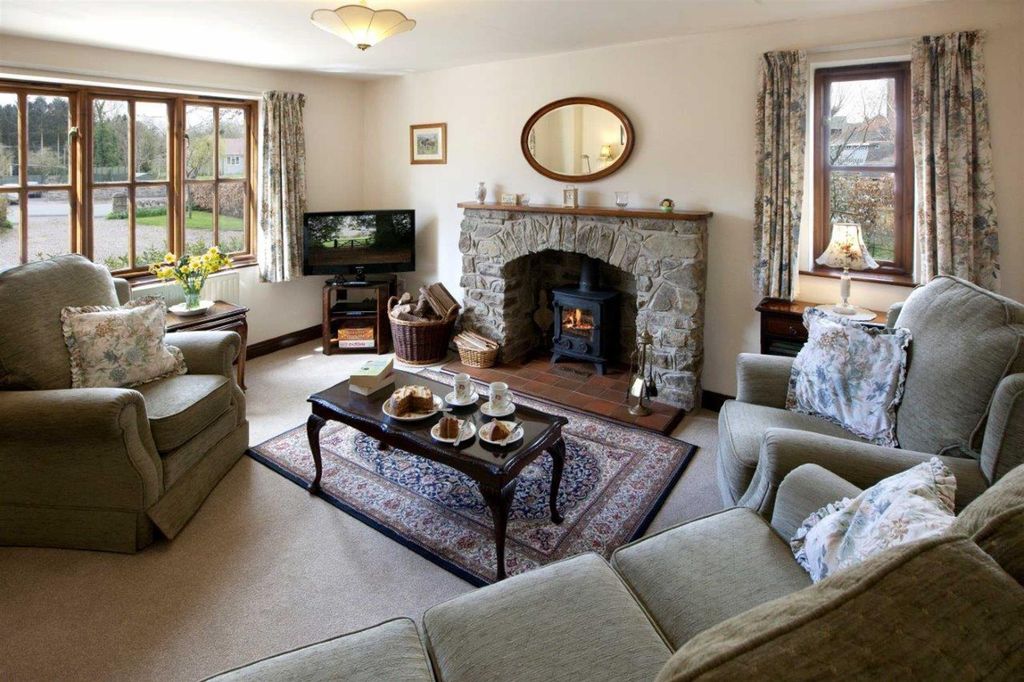 Property photo 3 of 11