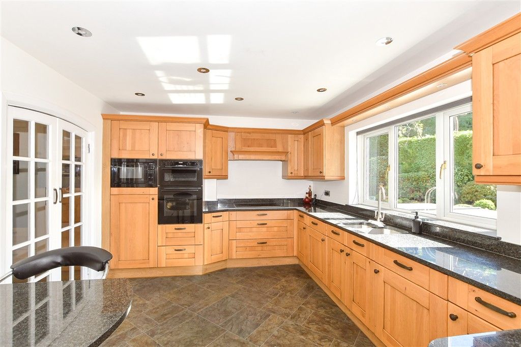 Property photo 2 of 19 Kitchen