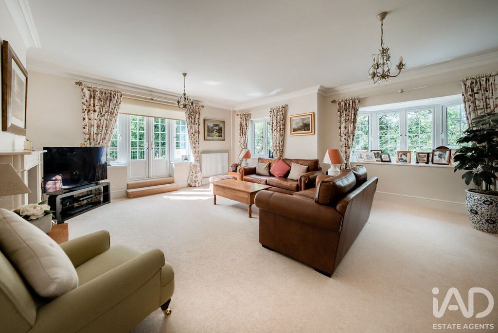 Property photo 2 of 46