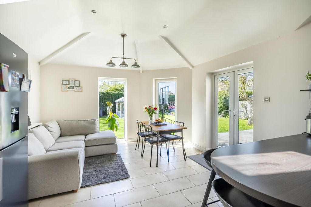 Property photo 3 of 22 Kitchen