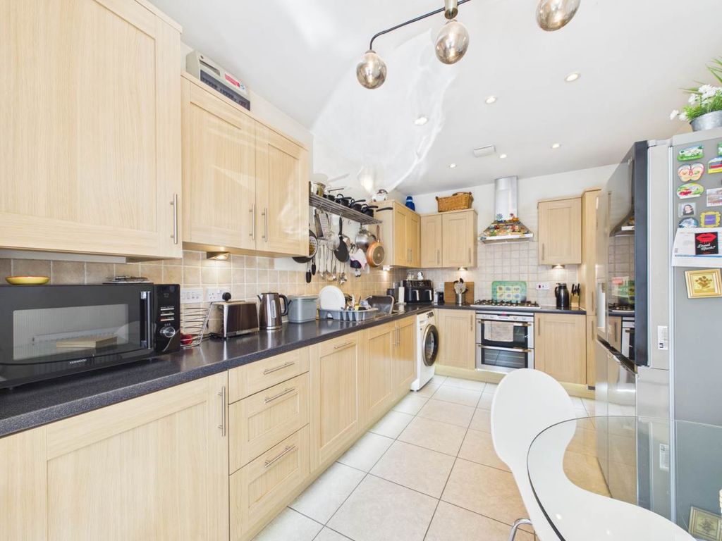 Property photo 3 of 16 Kitchen