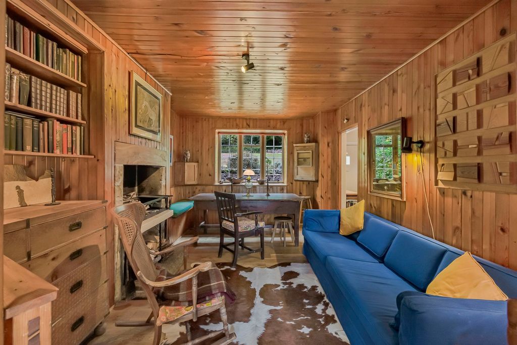 Property photo 2 of 26