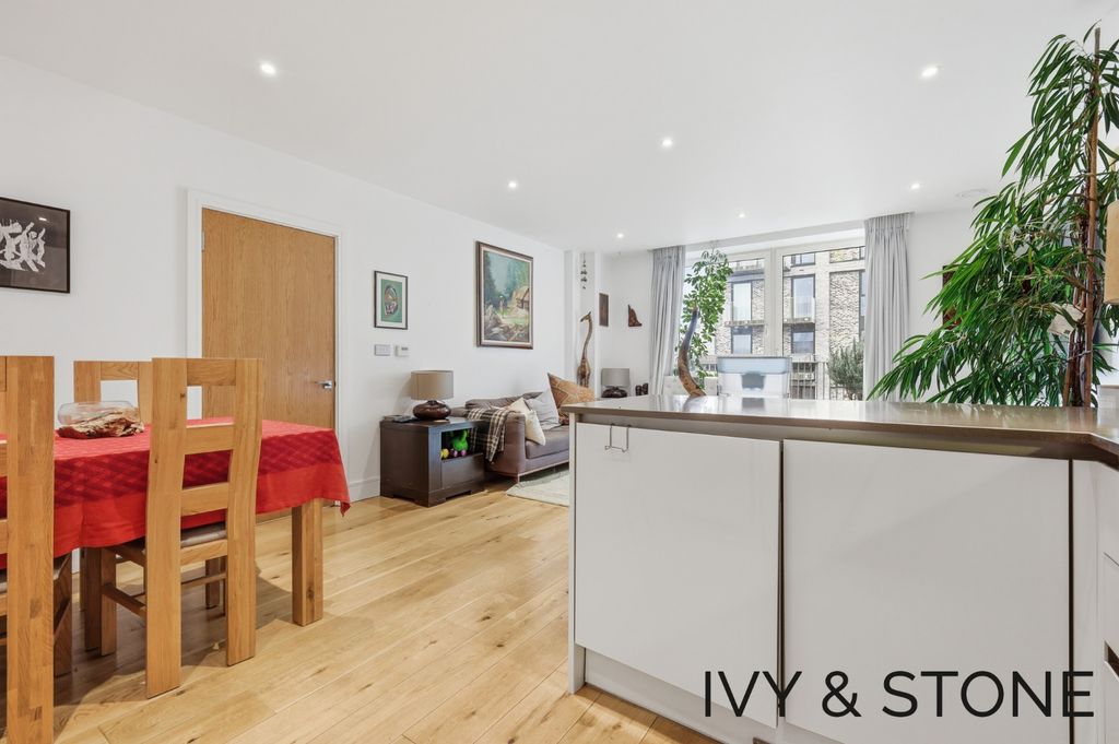 Property photo 2 of 17 4928852