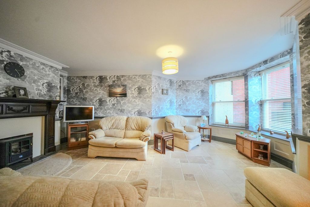 Property photo 3 of 34