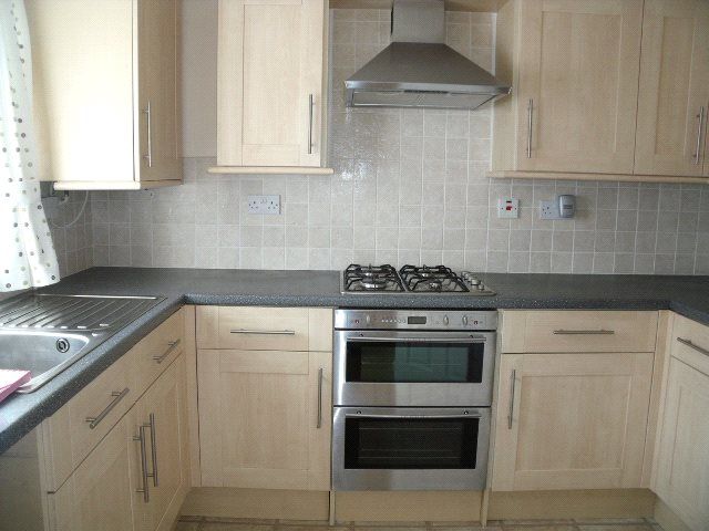 Property photo 2 of 6 Kitchen