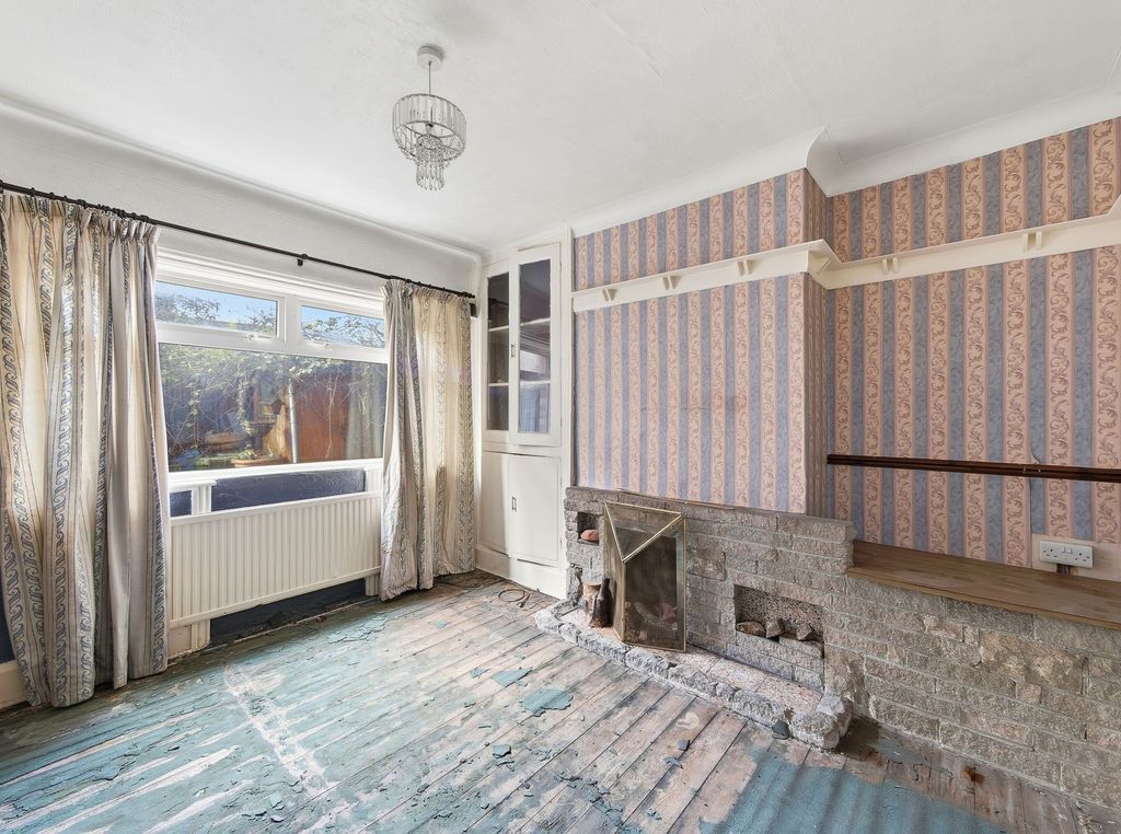 Property photo 3 of 11