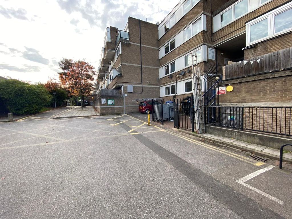 Property photo 2 of 35