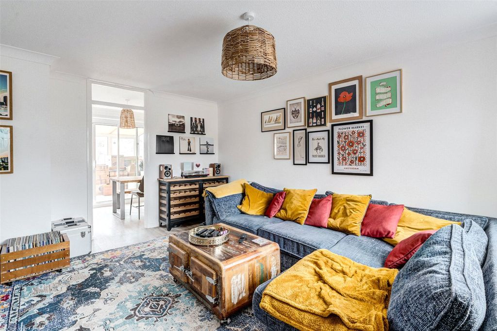 Property photo 2 of 12 Picture No. 18