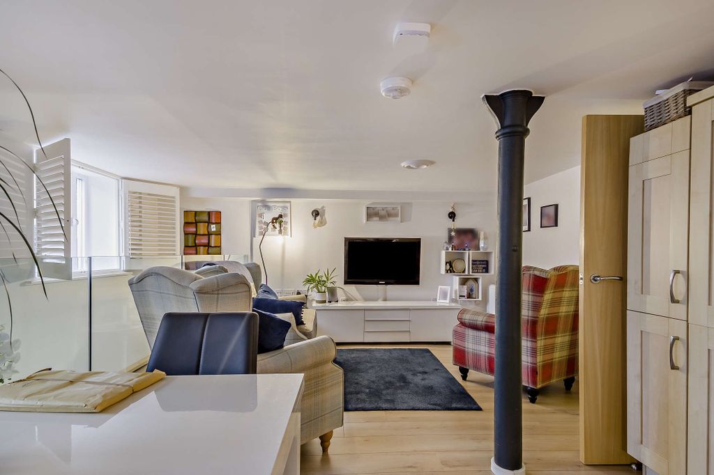 Property photo 1 of 21