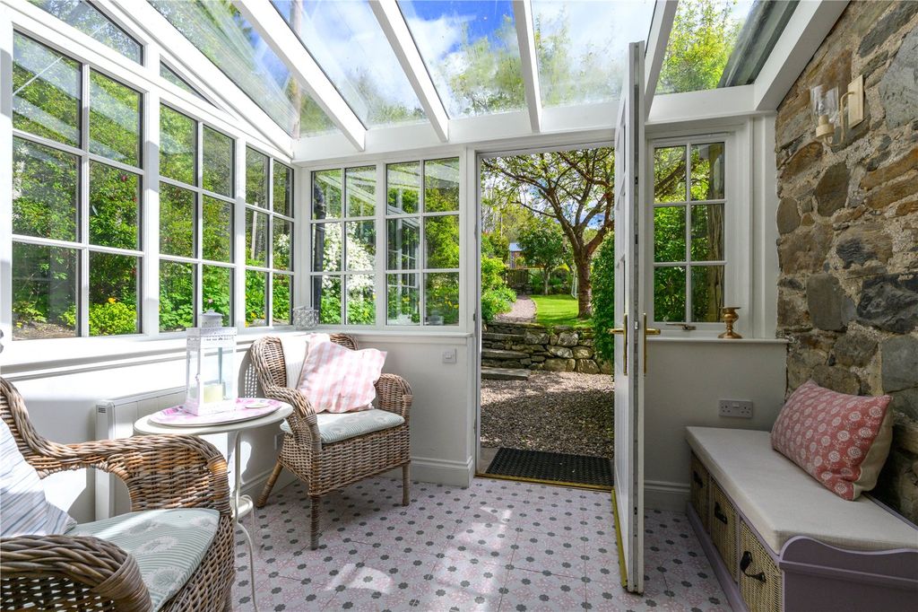 Property photo 3 of 35 Conservatory