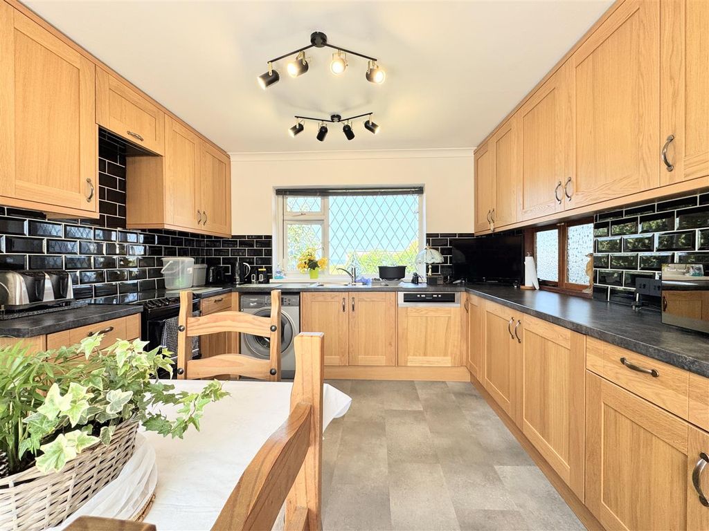 Property photo 3 of 33 Kitchen Diner