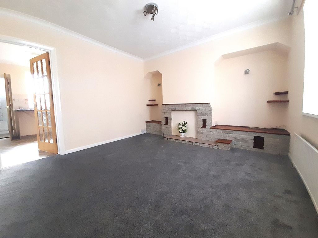 Property photo 2 of 16 Lounge