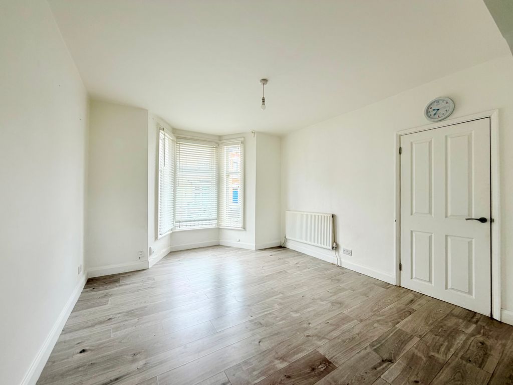 Property photo 3 of 11 Image