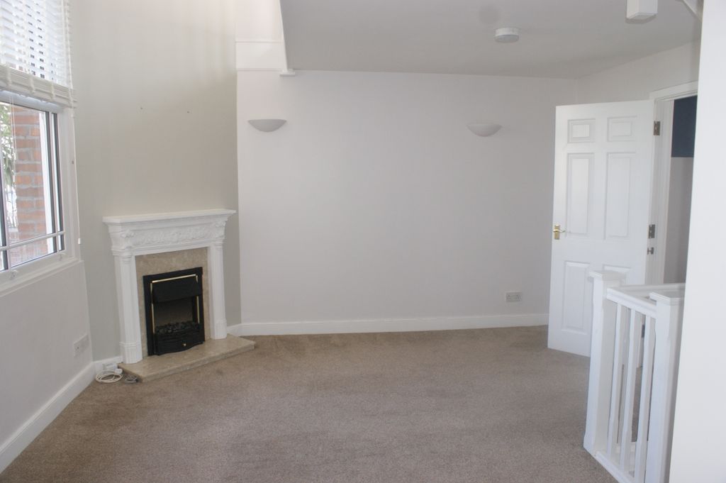 Property photo 2 of 7 Bedroom 1