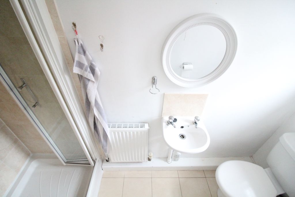 Property photo 3 of 3 4 Evelyn Street Bathroom