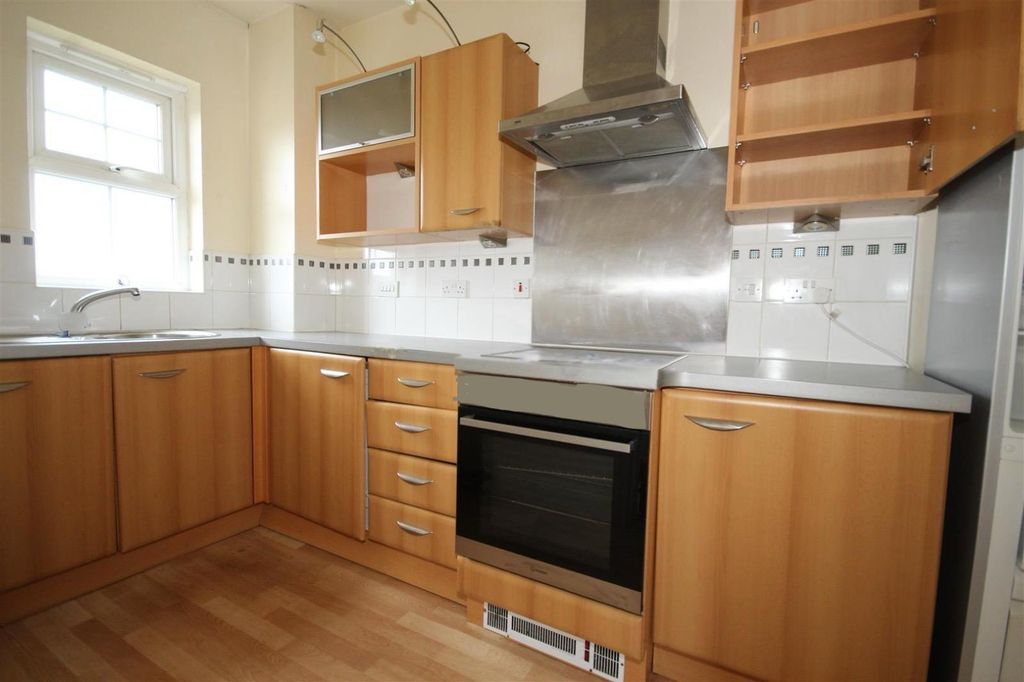 Property photo 3 of 13 5Aqxfus5Yusarylfjfwe7Q.Jpg