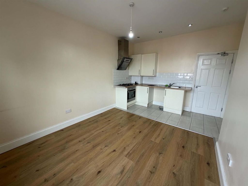 Property photo 3 of 6 3ce9A05F-5c0E-4E69-Acb0-c415B7d3F791.Jpg