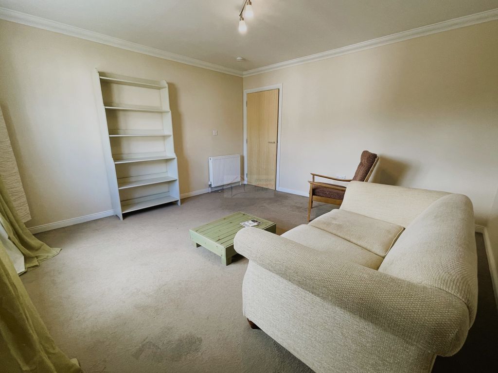 Property photo 2 of 16 Lounge A.Jpg