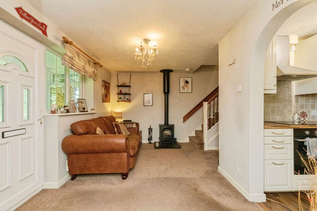 Property photo 2 of 20