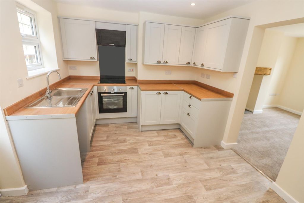 Property photo 3 of 13 Kitchen/Diner