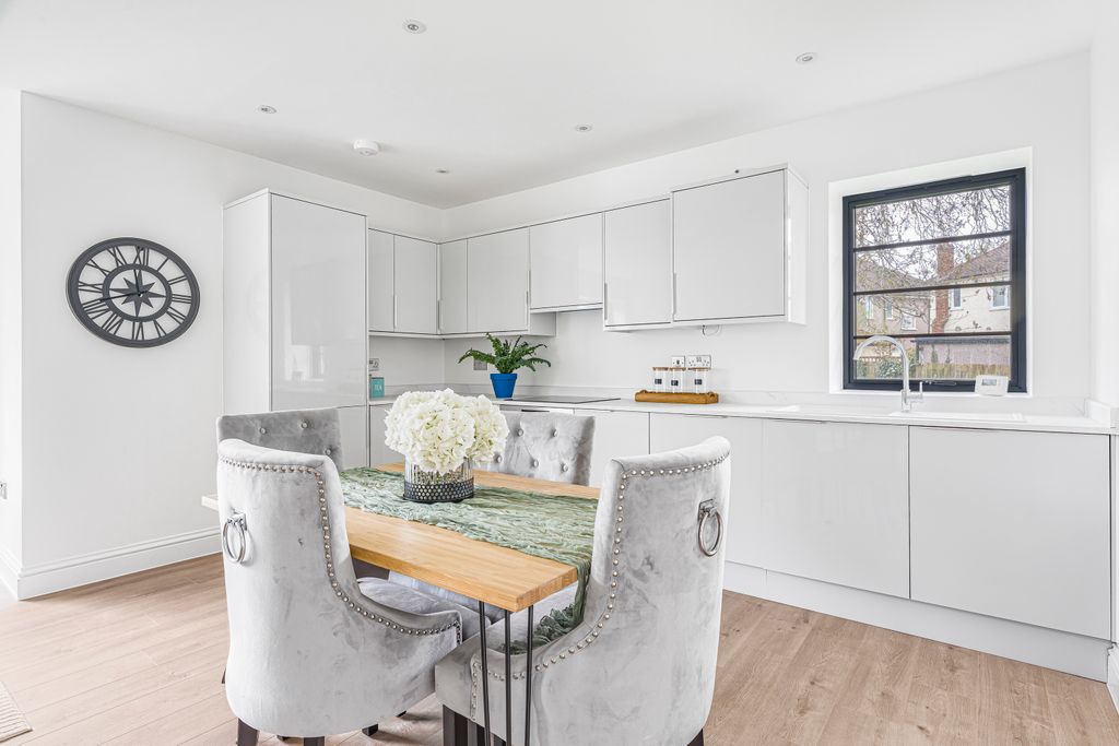 Property photo 3 of 22