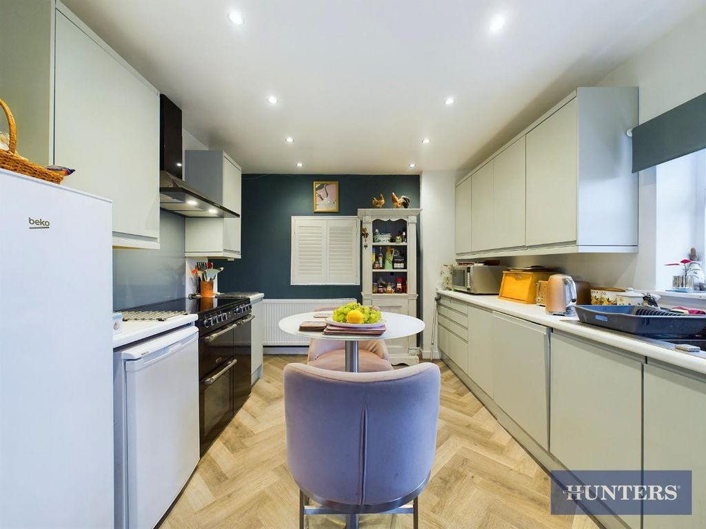 Property photo 2 of 17 Kitchen