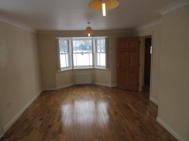 Property photo 3 of 18 Lounge 2
