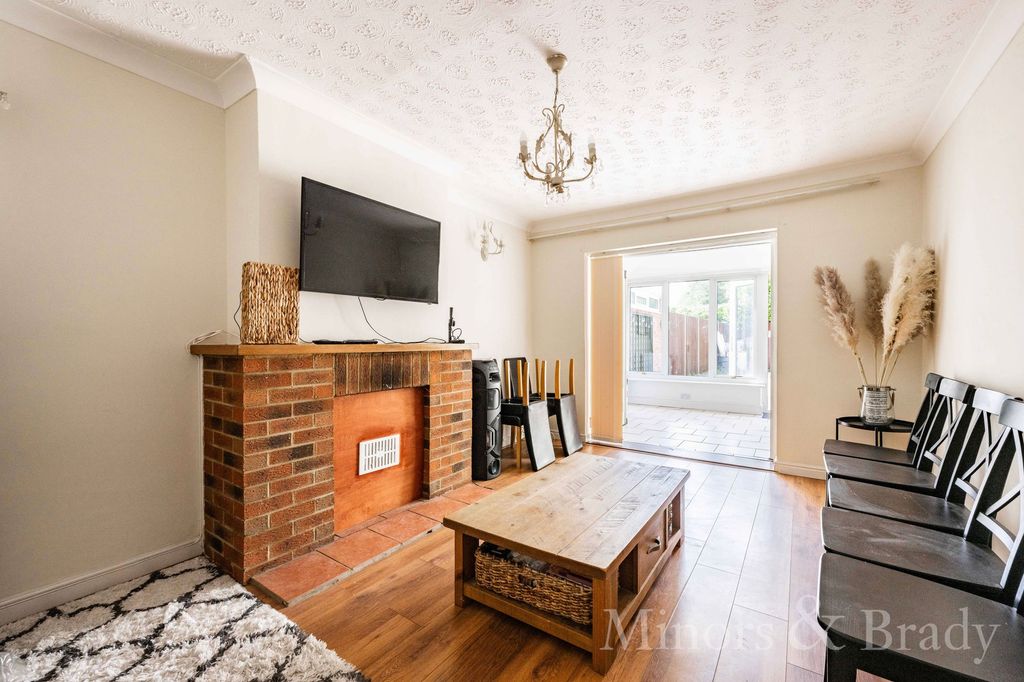Property photo 2 of 17