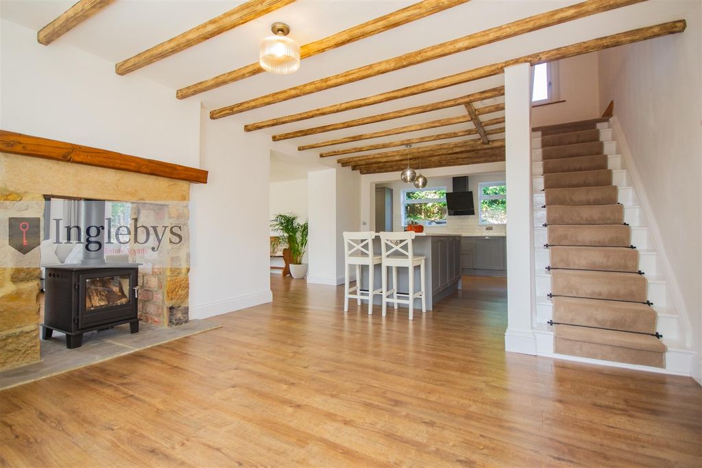 Property photo 2 of 37