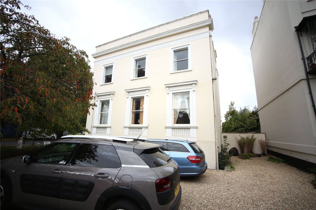 Property photo 2 of 12 Picture No. 33