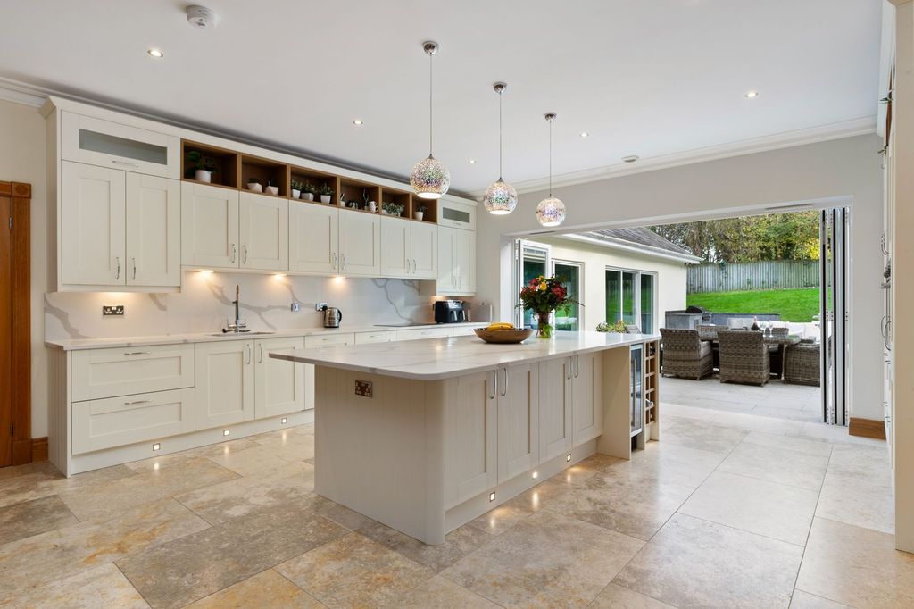 Property photo 3 of 51 P040201_03.Jpg