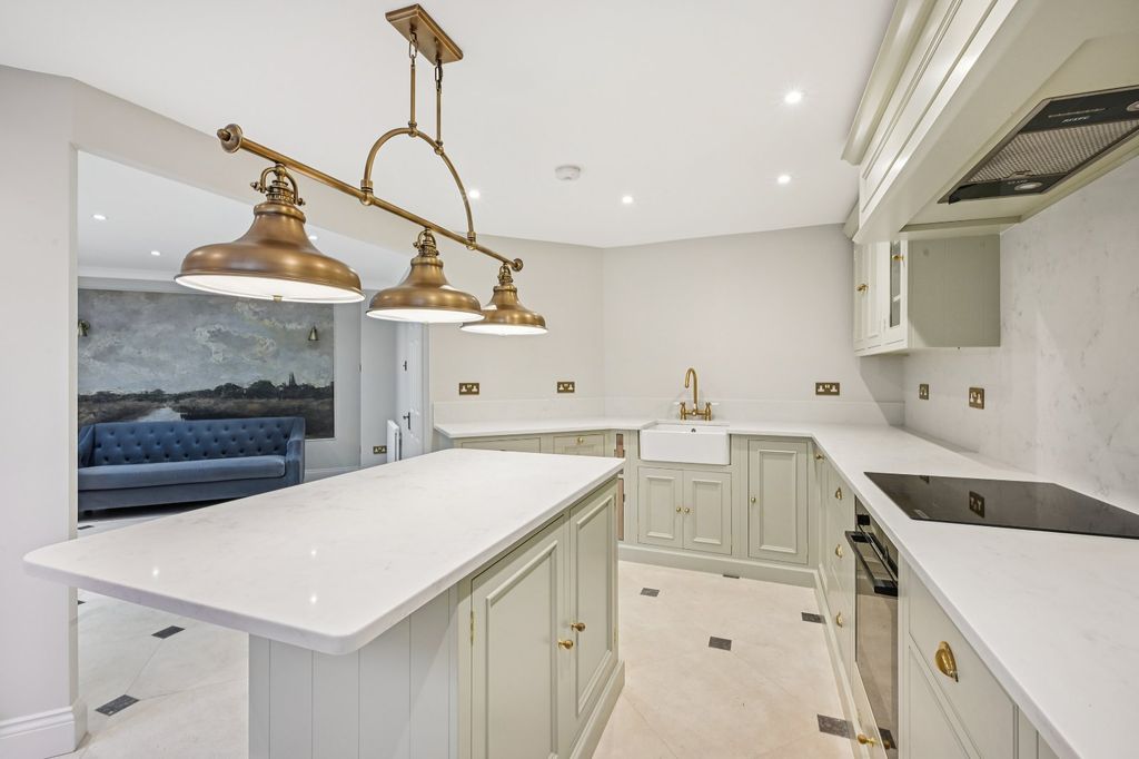 Property photo 3 of 16 Kitchen