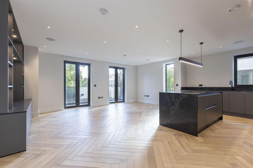 Property photo 3 of 16 Parabola Rd-08.Jpg