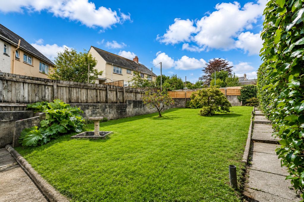 Property photo 2 of 21
