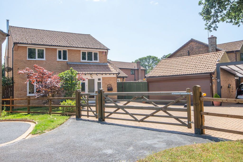 Property photo 1 of 24 External