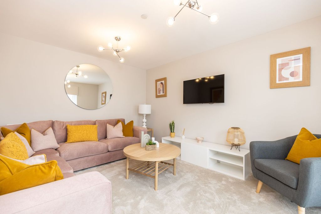 Property photo 3 of 15 Living Space