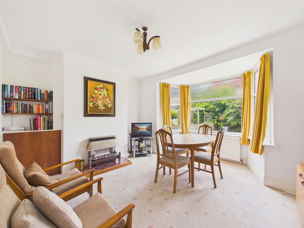 Property photo 3 of 11 Dining Room