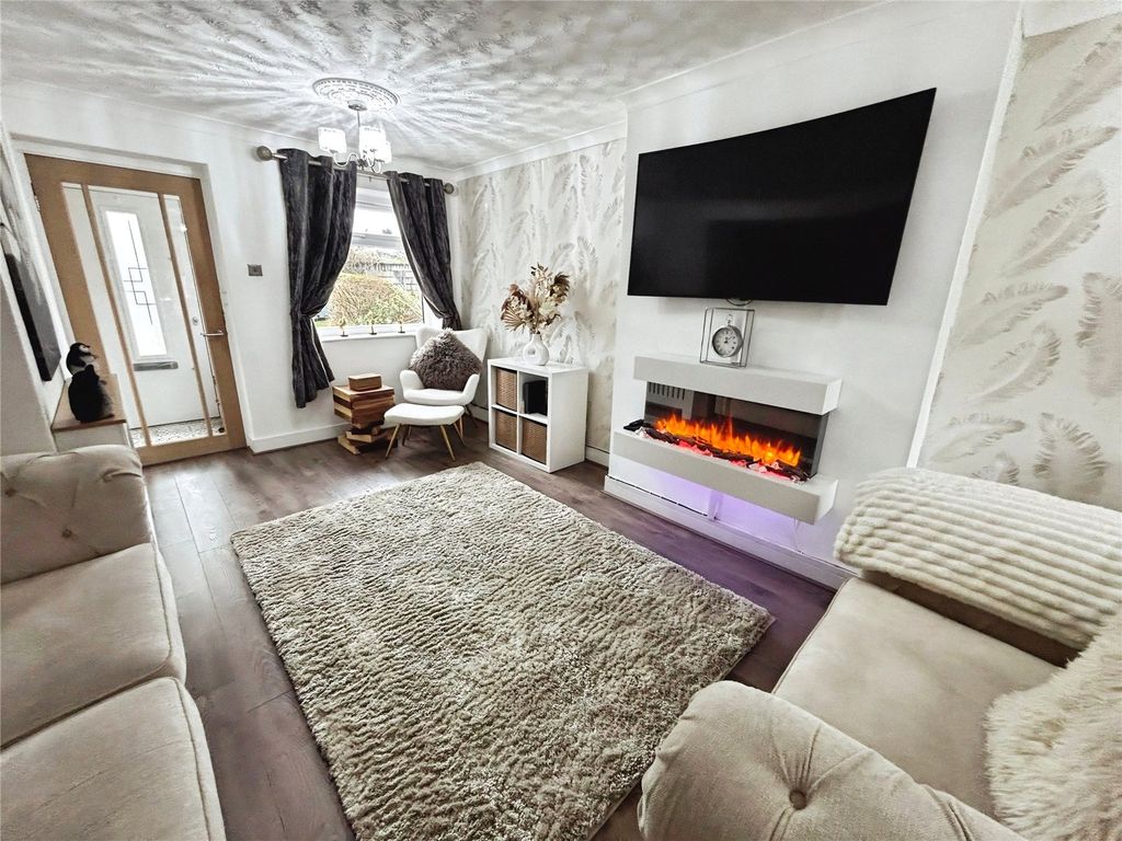 Property photo 2 of 16 Living Room