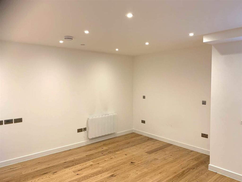 Property photo 2 of 9 Liv Rm.Jpg