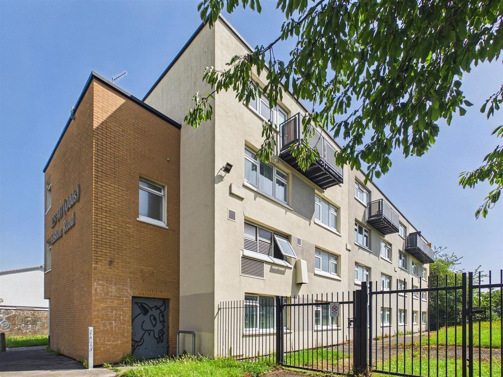 Property photo 1 of 13 2 Bedroom Maisonette For Auction, Easton (3).Jpg