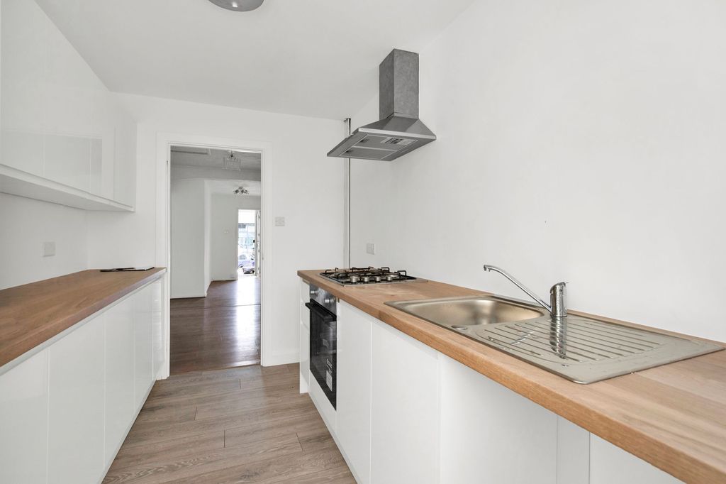 Property photo 3 of 22 Kitchen