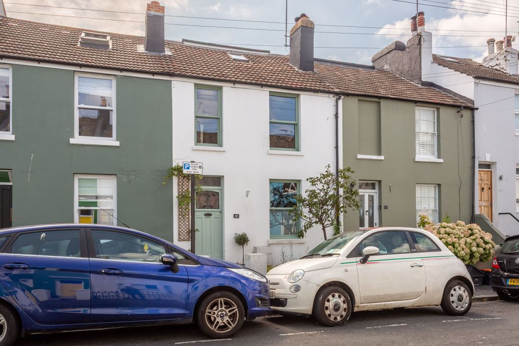 Property photo 1 of 17