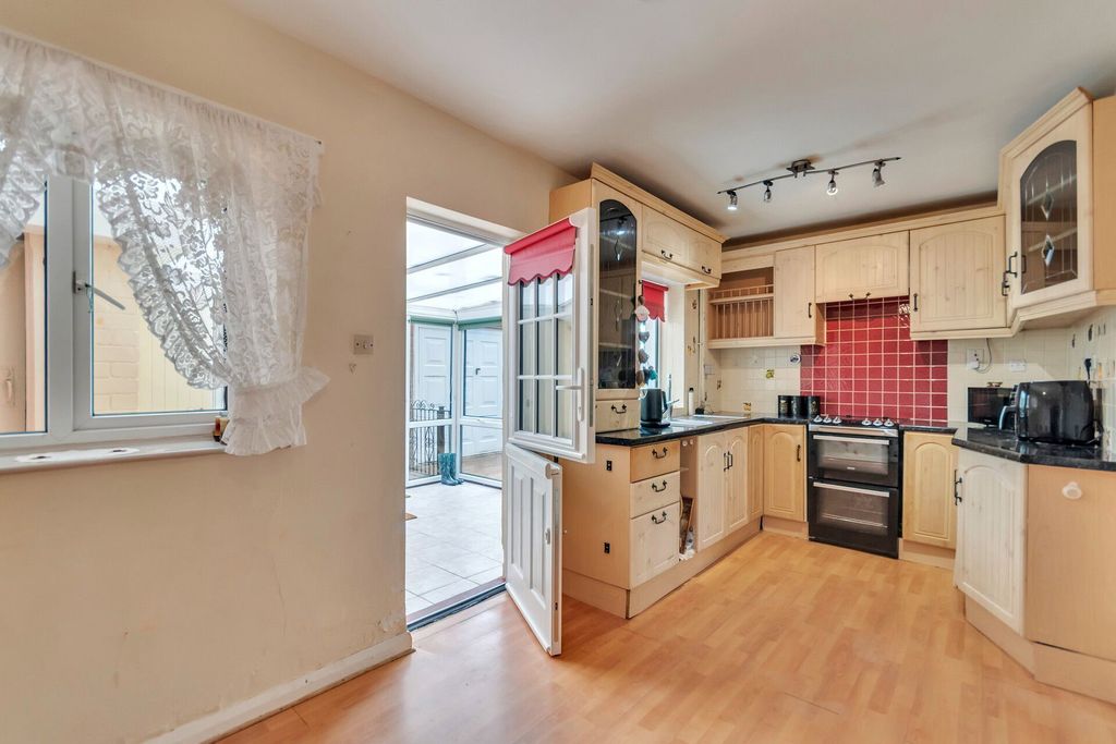 Property photo 3 of 16
